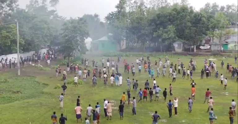 দু’পক্ষের সংঘর্ষ